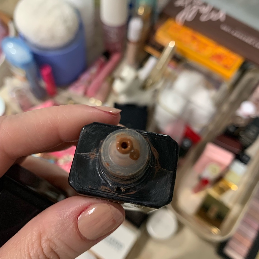 Shiseido Refining Foundation SPF 15 in Black Packaging - Picture 3 of 3